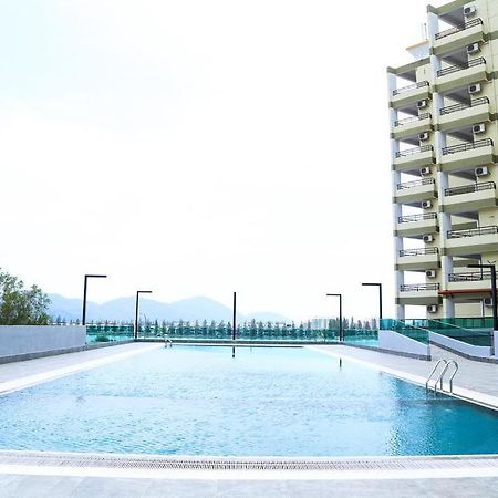 Marina Heights Seaview Resort Apartment II Lumut Eksteriør billede