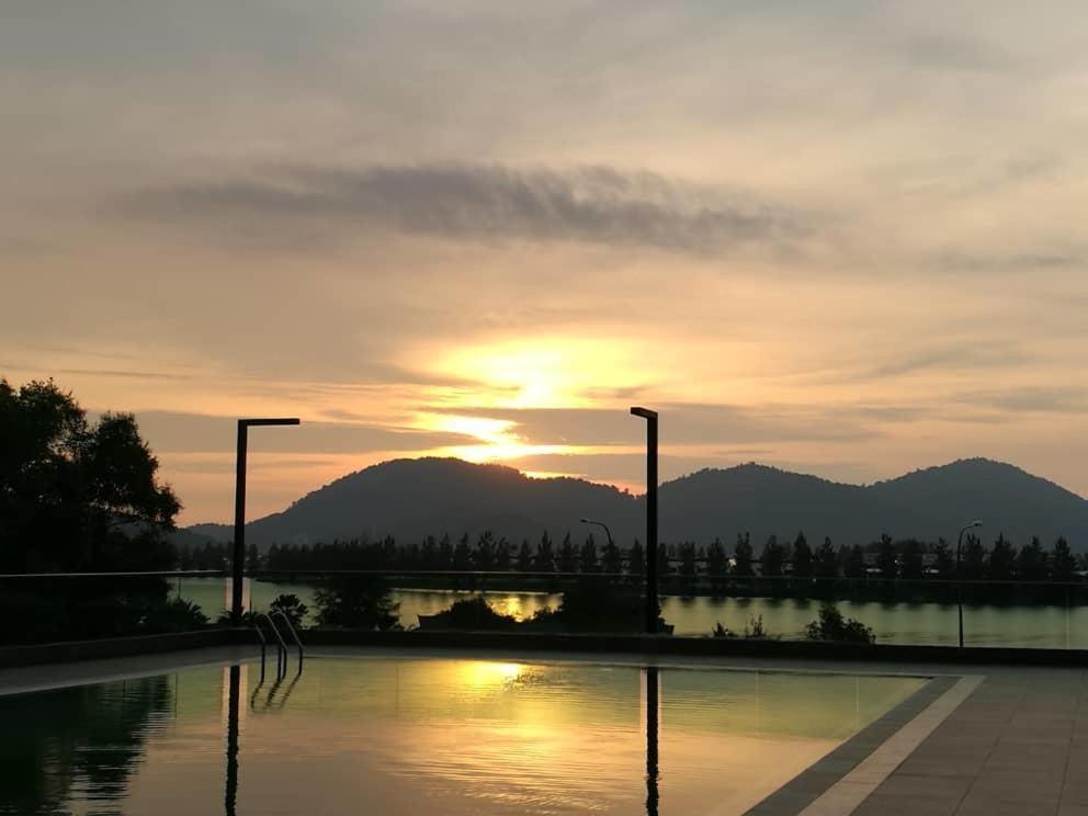 Marina Heights Seaview Resort Apartment II Lumut Eksteriør billede