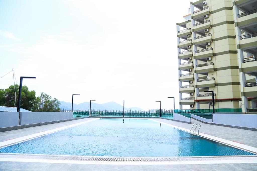 Marina Heights Seaview Resort Apartment II Lumut Eksteriør billede