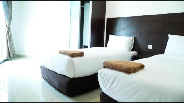 Marina Heights Seaview Resort Apartment II Lumut Eksteriør billede